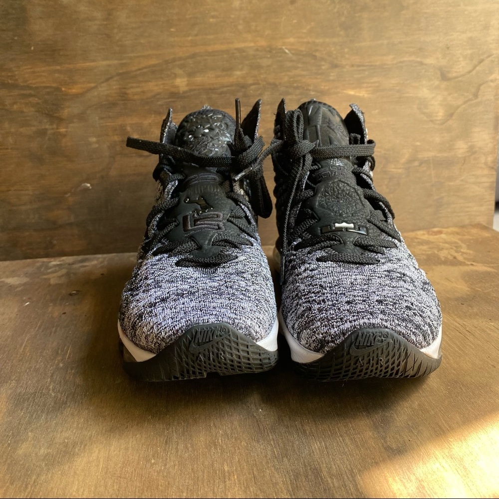 Lebron 17 - Picture 2 of 8